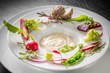 新鮮サラダとディップソース　Fresh salad and dipping sauce