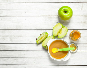 Baby food. Baby puree from fresh green apples.