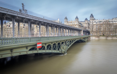 Quand les quais de seine à Paris subissent la Crue de la Seine