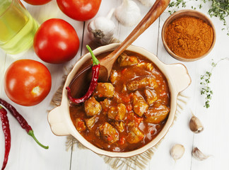 Meat stew in tomato sauce