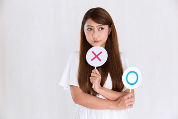 ジャッジする女性