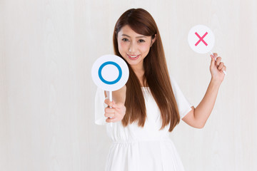 ジャッジする女性