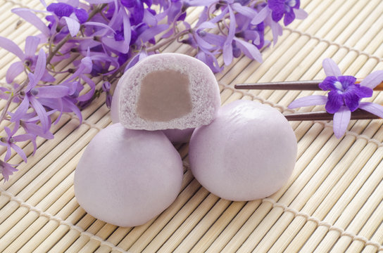 Purple sweet taro steamed bun