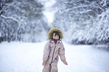 Fototapeta na wymiar Children's joy at the first snow
