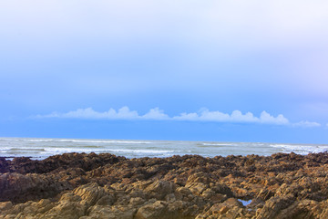 Fototapeta na wymiar rocky beach. sky withe clouds