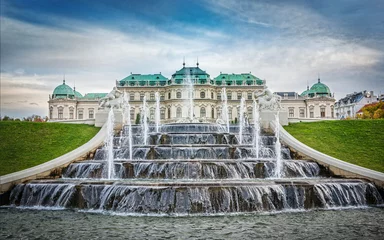 Poster Belvedere Paleis en fonteinen, Wenen, Oostenrijk. © Tryfonov