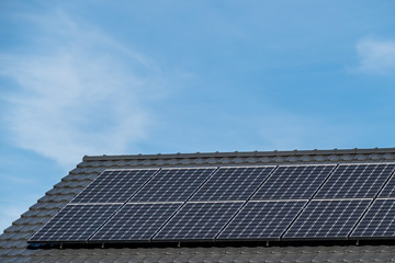 Fototapeta premium Solaranlage auf Neubau