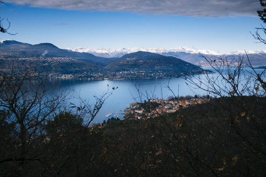 Italy, Piedmont, Lake Maggiore, panorama of Lake Maggiore with snow-covered Alps chain