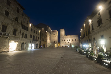 Fototapeta na wymiar The main square of Todi, Umbria, by night