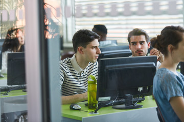 Studenten im Computer Seminar der Uni