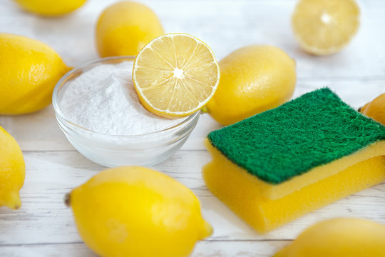 Eco cleaners baking soda, lemons and sponge