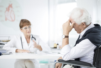 Fototapeta premium Doctor talking to patient