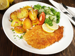 Hähnchenschnitzel mit Bratkartoffeln