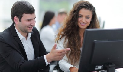 Manager and employee discuss work problem