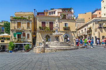 Fototapeta premium The fountain of Piazza del Duomo in Taormina.