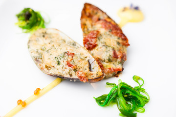 Baked mussels with parmigiano