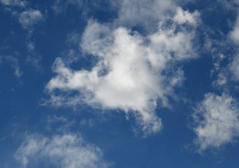 Naklejka na ściany i meble 青空と雲「空想・雲のモンスター（モンスターの顔などのイメージ）」顔、睨む、目を丸くするなどのイメージ