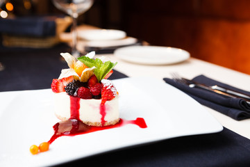 Cheesecake with berries