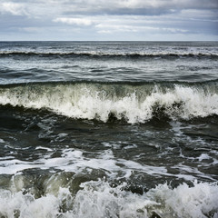 Meer dunkel Welle Wolken