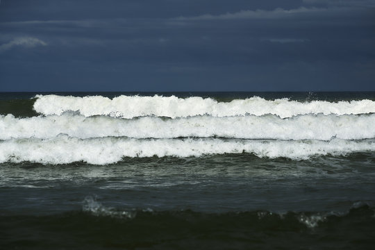 Fototapeta Welle Meer schwarz Gischt weiß