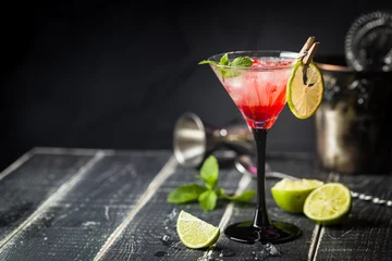 Küchenrückwand glas motiv Cocktail Frischer klassischer Limetten-Margarita-Cocktail