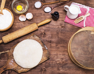 Fototapeta na wymiar yeast dough made from white wheat flour and ingredients
