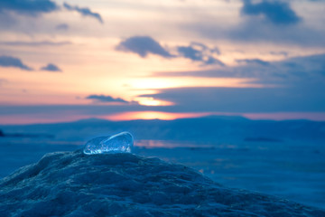 Obraz premium Violet sunset at Lake Baikal