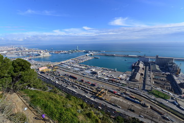 Fototapeta premium バルセロナの城と教会