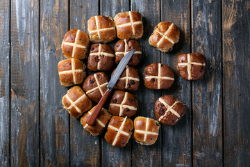 Cross buns with raisins