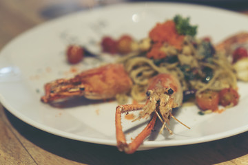 Spaghetti with shrimp and herbs