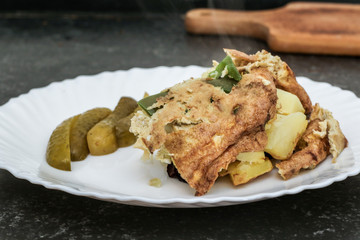 Bauernfrühstück mit Paprika und Gewürzgurke