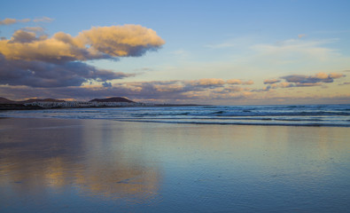 Obraz premium Caleta de Famara (Famara beach) in Lanzarote, Canary island in Spain 