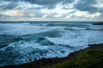 Fototapeta na wymiar Golden light sets on the ocean waves in Hawaii.