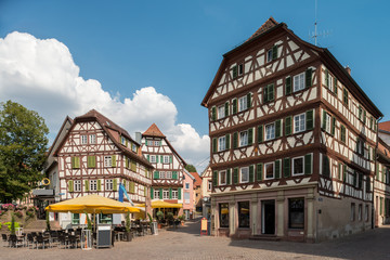 Fototapeta premium Fachwerkhäuser am Marktplatz in Mosbach