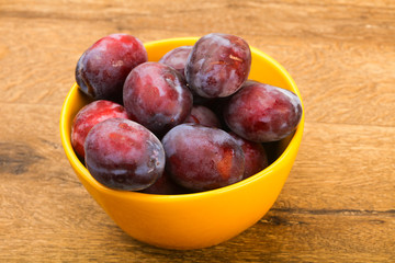 Plums in the bowl