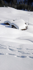 verschneite H&uuml;tten - hut burried in snow