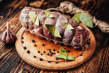 recipe for cooking a large piece of meat, pickled pepper and bay leaf