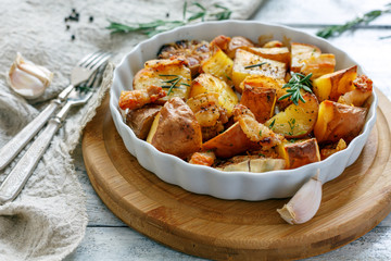 Baked potato slices with rosemary.