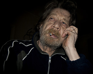 Uomo, fumatore, tabagista.