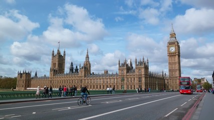 Fototapeta na wymiar Londres, vue sur le palais de Westminster et Big Ben depuis le pont de Westminster (Royaume-Uni)