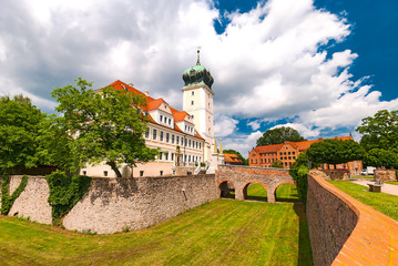 Barockes Schloss Delitzsch in Sachsen mit Burggraben 
