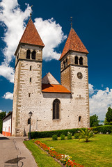 Fototapeta na wymiar St. Peter und Paul auf der Insel Reichenau, Niederzell