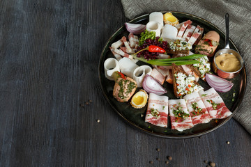 Lard plate with salt cucumbers and marinated garlic.