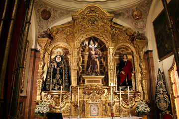 Fototapeta na wymiar Pfarrkirche Sankt Nikolaus von Bari- Altar in Sakrament Kappelle