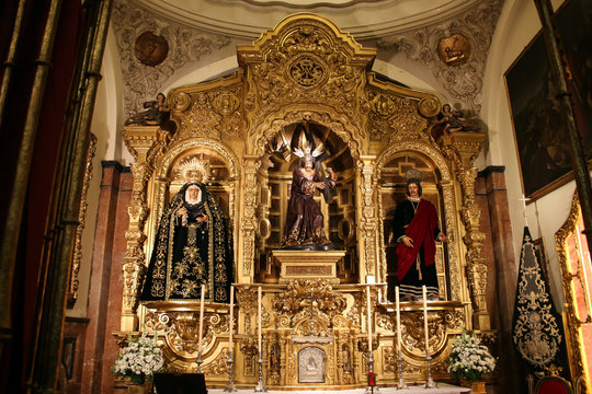 Pfarrkirche Sankt Nikolaus von Bari- Altar in Sakrament Kappelle