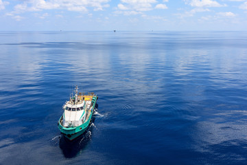Offshore oil and gas crew boat approach to the platform for transfer passenger between crew boat and platform.