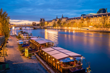 Peniche boats in Paris at night - obrazy, fototapety, plakaty