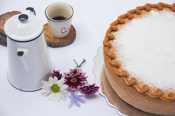 Vanilla cake withe powdered sugar and milk cream