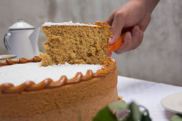 Vanilla cake withe powdered sugar and milk cream