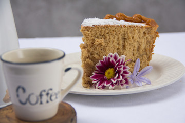 Vanilla cake withe powdered sugar and milk cream